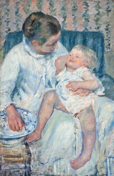 Mutter, die ihr schläfriges Kind wäscht von Mary Cassatt